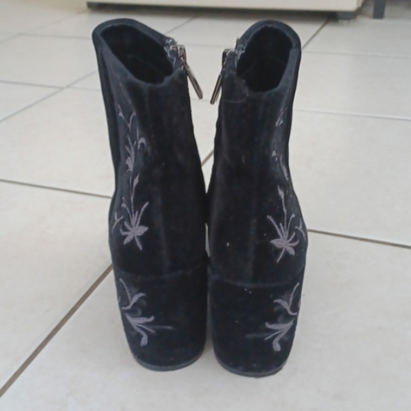 Kenneth Cole Velvet Booties Size 7 1/2 - Picture 11 of 11